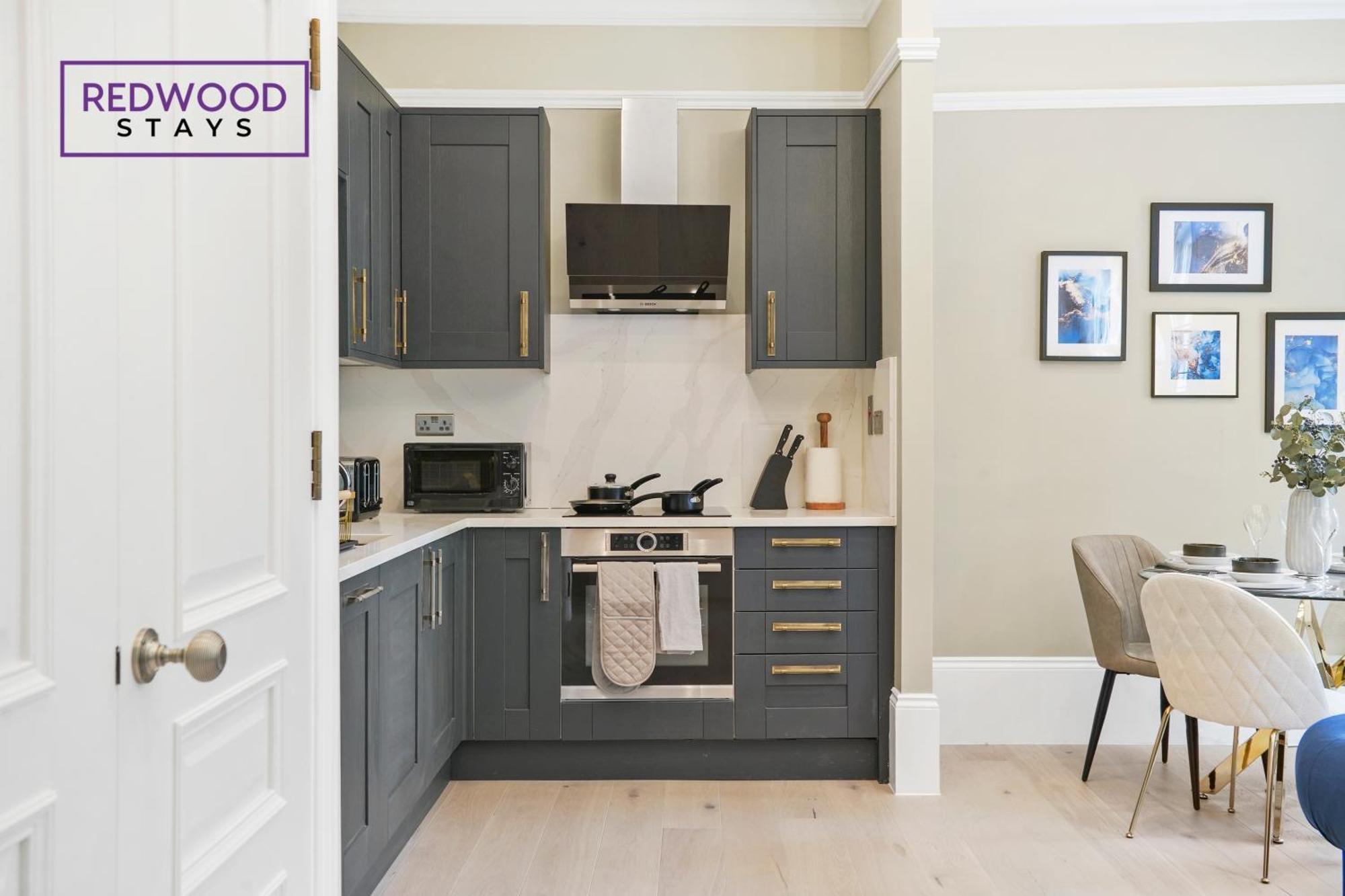 Top Quality 2 Bed 1 Bath Apartments For Contractors By Redwood Stays レディング エクステリア 写真