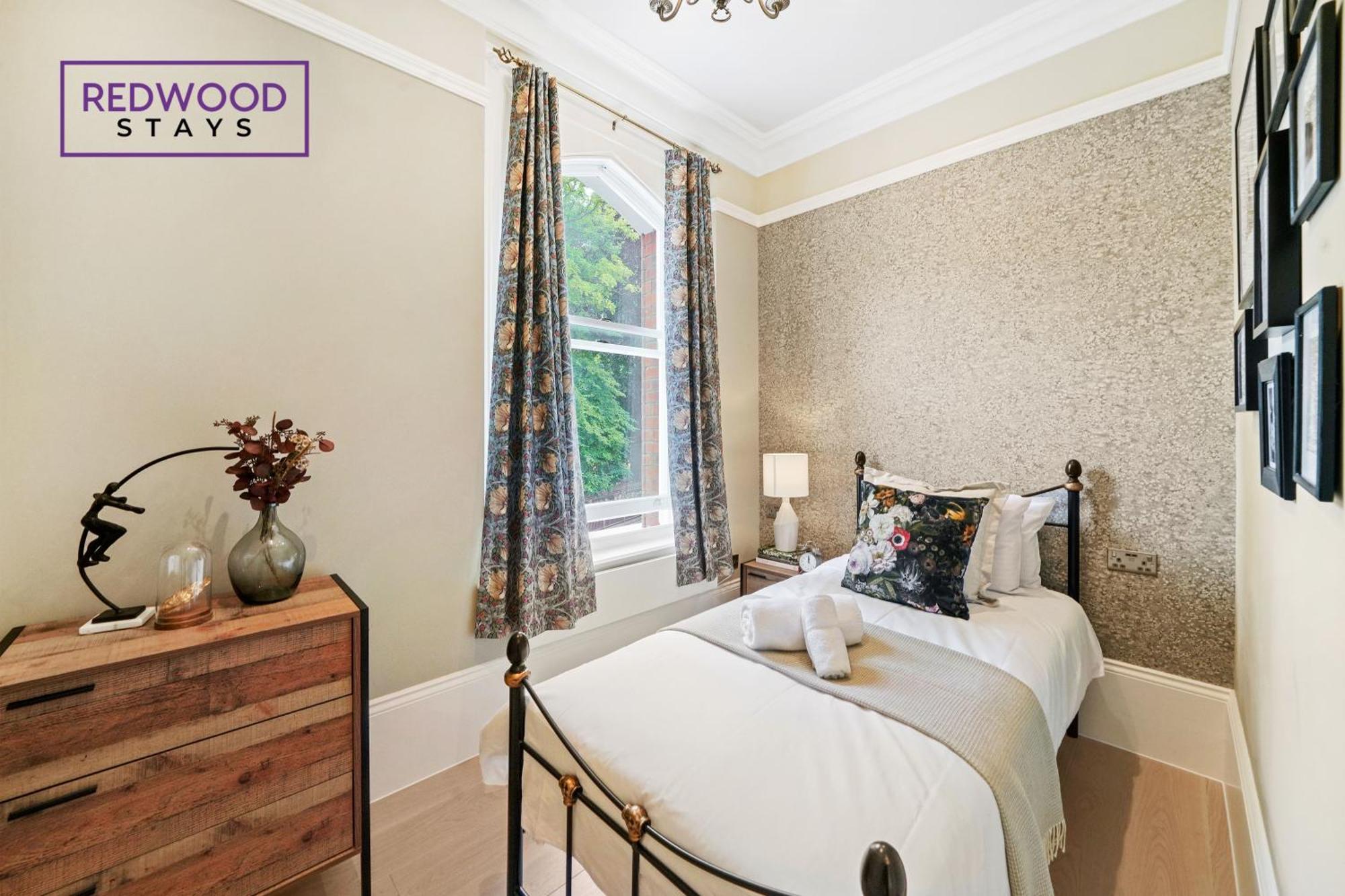 Top Quality 2 Bed 1 Bath Apartments For Contractors By Redwood Stays レディング エクステリア 写真