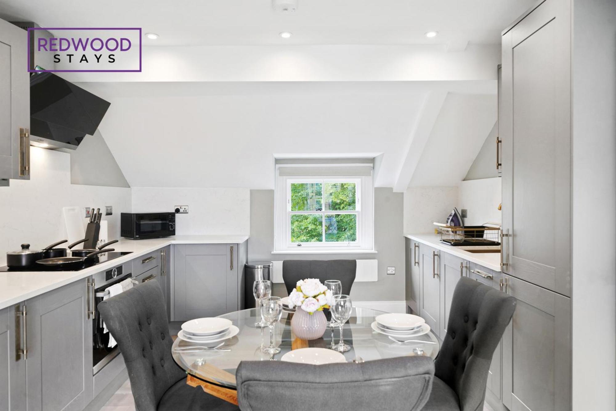 Top Quality 2 Bed 1 Bath Apartments For Contractors By Redwood Stays レディング エクステリア 写真