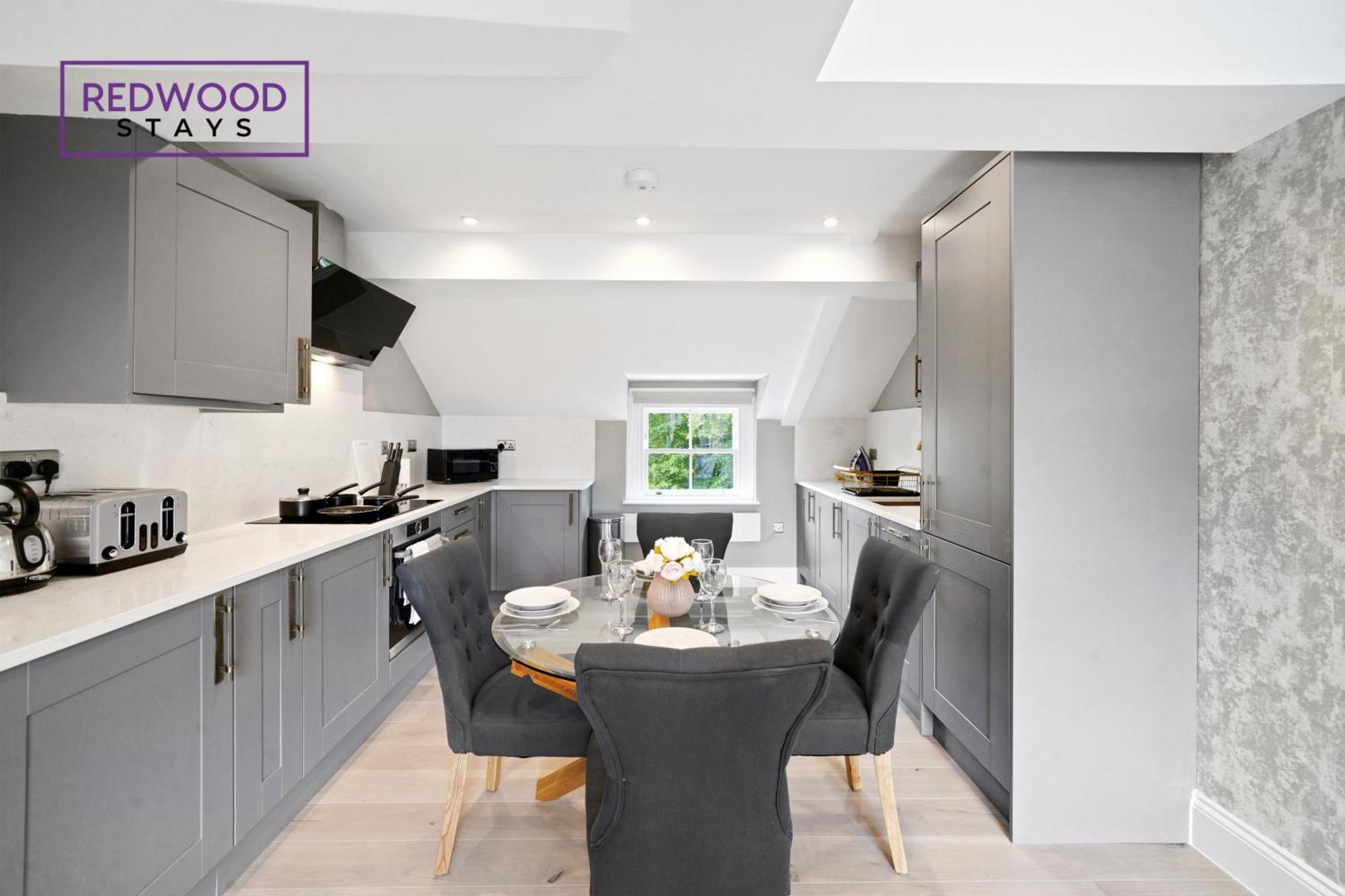Top Quality 2 Bed 1 Bath Apartments For Contractors By Redwood Stays レディング エクステリア 写真