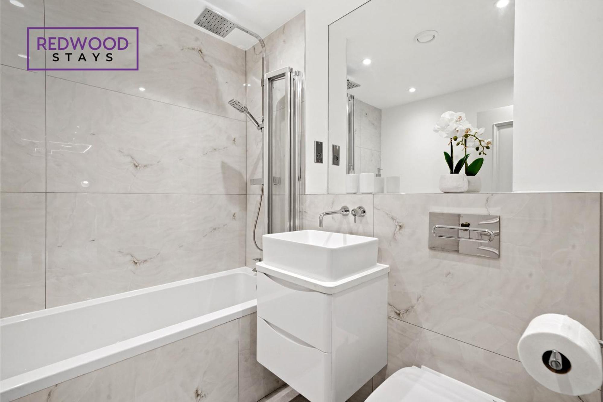 Top Quality 2 Bed 1 Bath Apartments For Contractors By Redwood Stays レディング エクステリア 写真