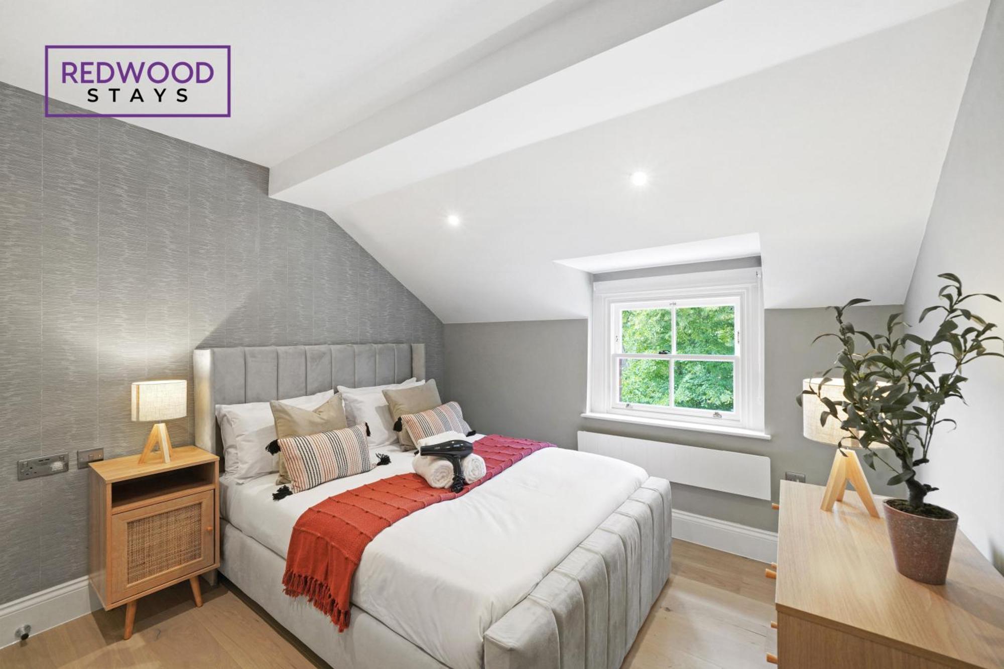 Top Quality 2 Bed 1 Bath Apartments For Contractors By Redwood Stays レディング エクステリア 写真