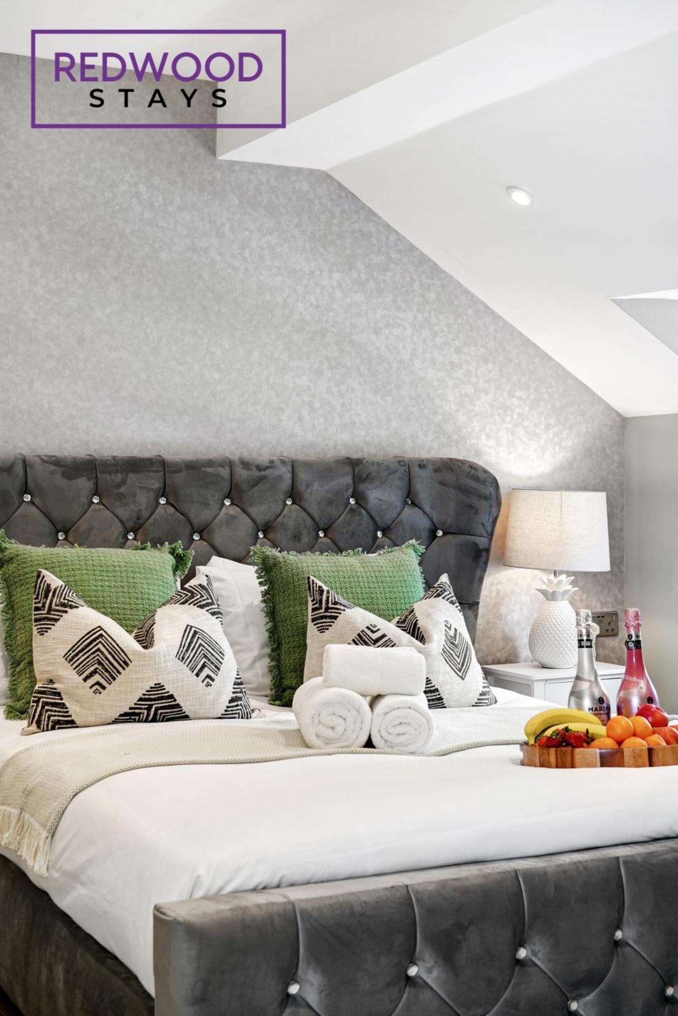 Top Quality 2 Bed 1 Bath Apartments For Contractors By Redwood Stays レディング エクステリア 写真