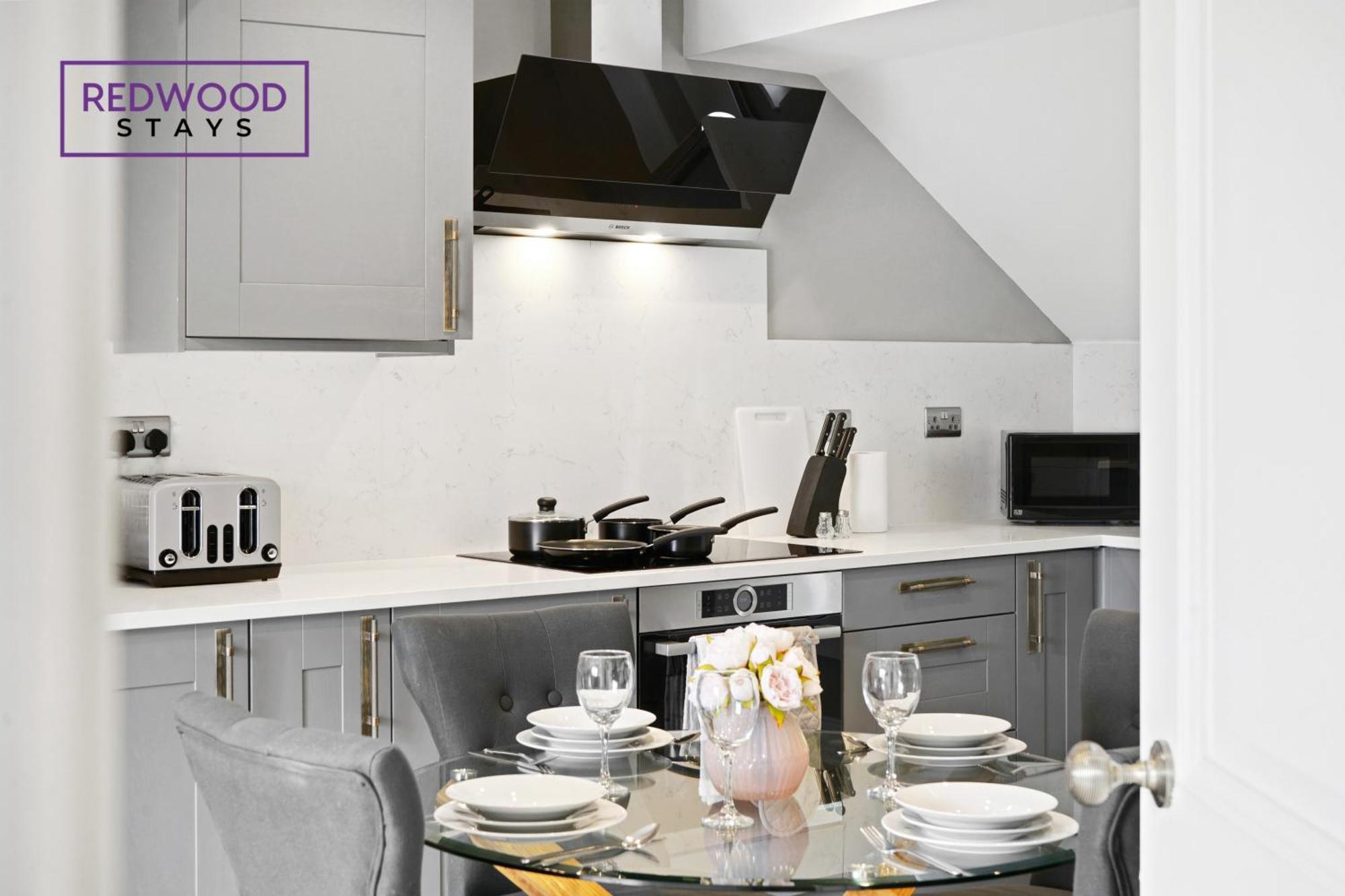 Top Quality 2 Bed 1 Bath Apartments For Contractors By Redwood Stays レディング エクステリア 写真