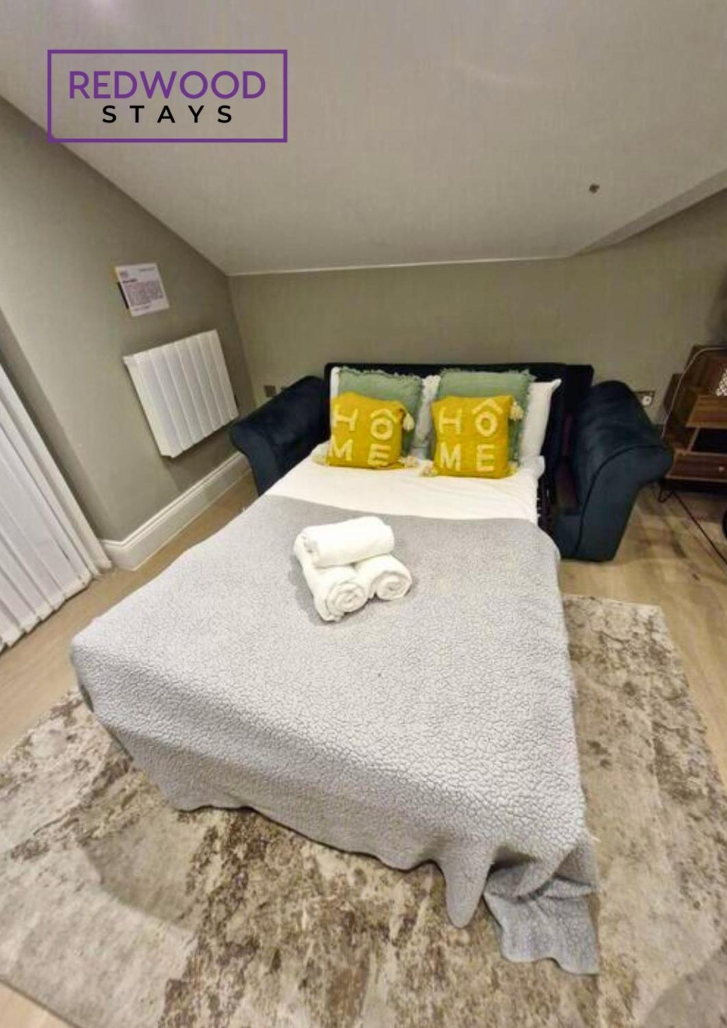 Top Quality 2 Bed 1 Bath Apartments For Contractors By Redwood Stays レディング エクステリア 写真