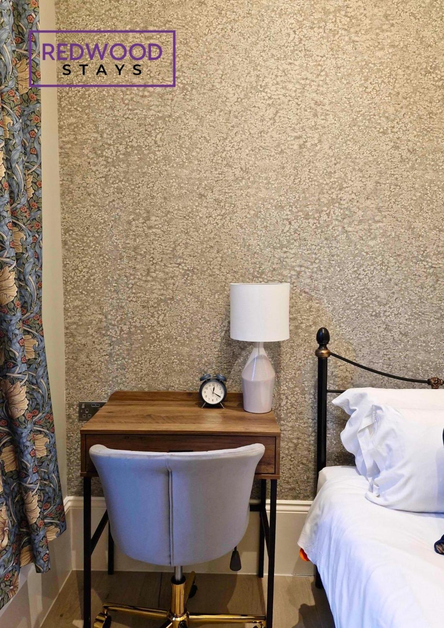 Top Quality 2 Bed 1 Bath Apartments For Contractors By Redwood Stays レディング エクステリア 写真